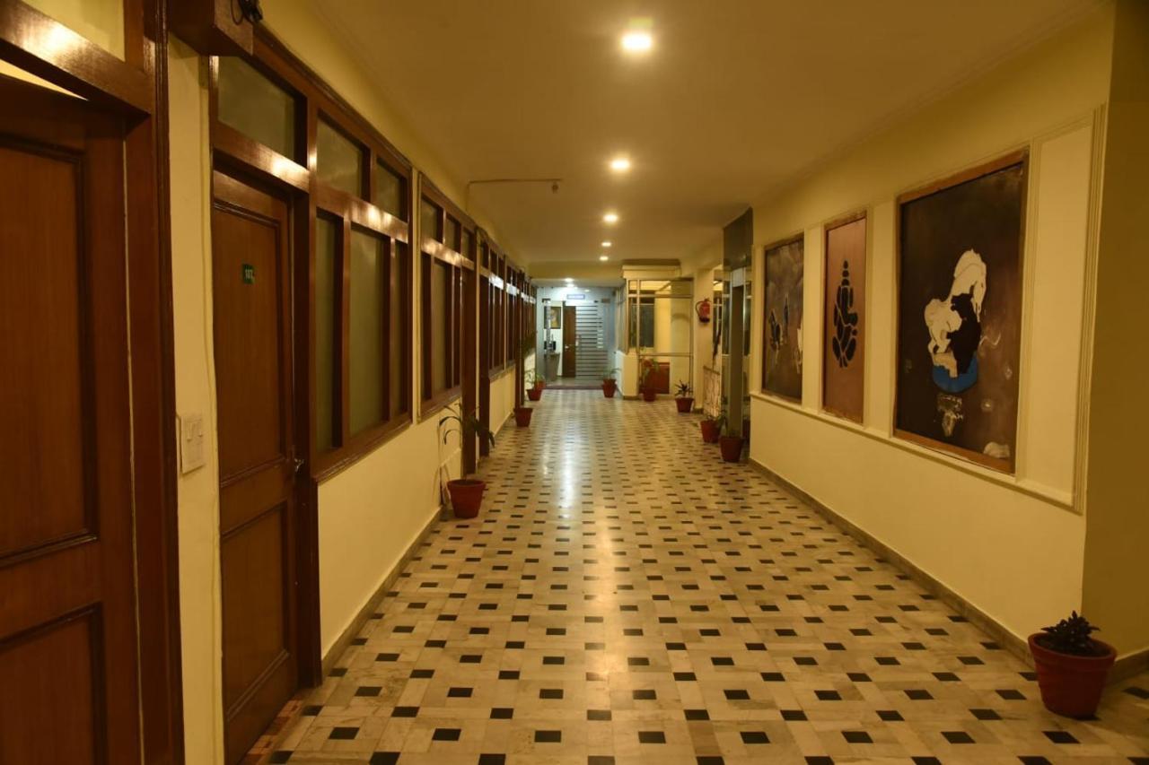 Hotel Gaurab Near Paltan Bazaar Dehradun Extérieur photo